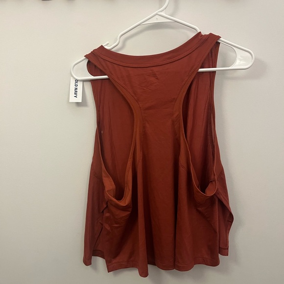 Old navy- maroon tank top- gym style top. - Picture 4 of 4
